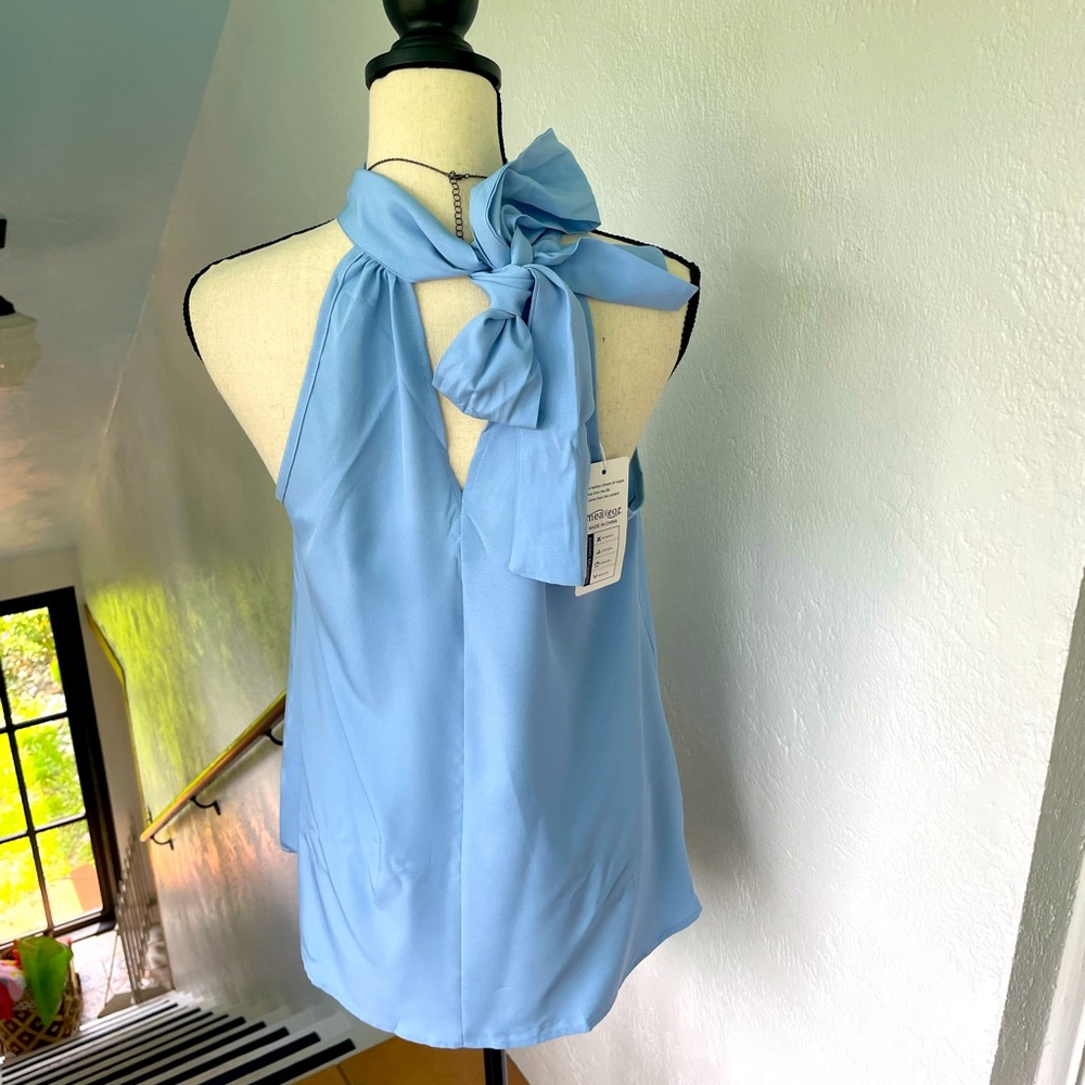 NWT Keyhole Back Pleated Neckline Sleeveless Bow Blouse Sky Blue Size Medium - Picture 3 of 6